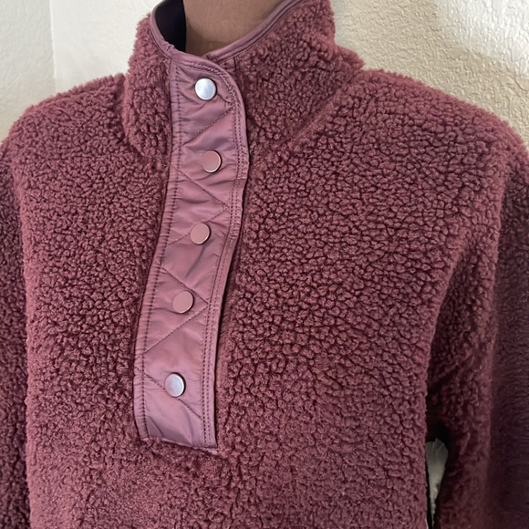 NWT Athleta Cozy Sherpa Snap Sweatshirt Oversized Burgundy Wine Purple M - Picture 2 of 7